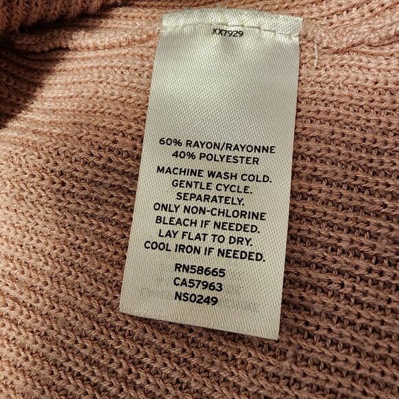 14th & Union Cold Shoulder V Neck Hi Low Long Sleeve Sweater - Picture 7 of 8